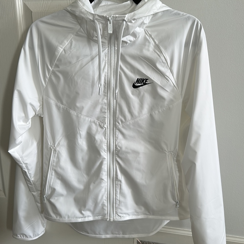 WOMENS NIKE WINDBREAKER